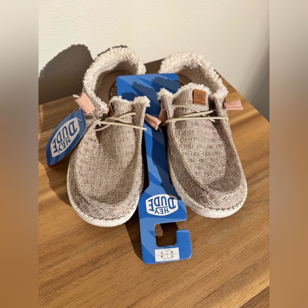 NEW Hey Dude Wendy Warmth Sherpa Slip On Natural Tan Womens Size 8 NWT - Picture 3 of 8